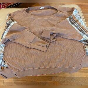 Oli & Hali Long Sleeve Top - Sz. MED.